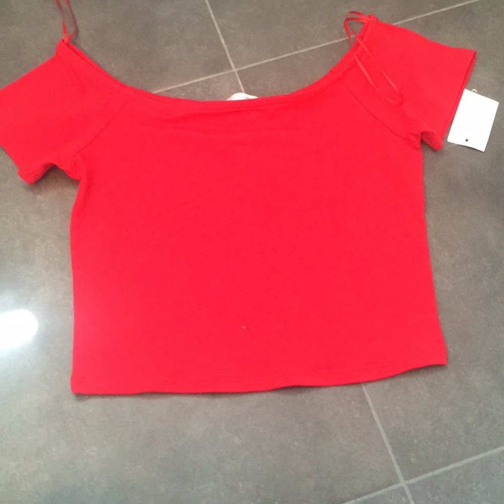 Red short sleeve crop top